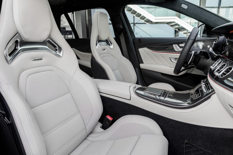 Интерьер Mercedes-AMG E53 4Matic+ Estate (S213) 2020 года  (WW) (фото 19 из 22)